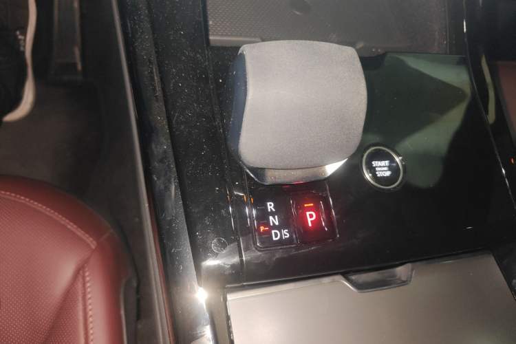 Used Land Rover Range Sport 2024 400PS Dynamic SE Gear Lever