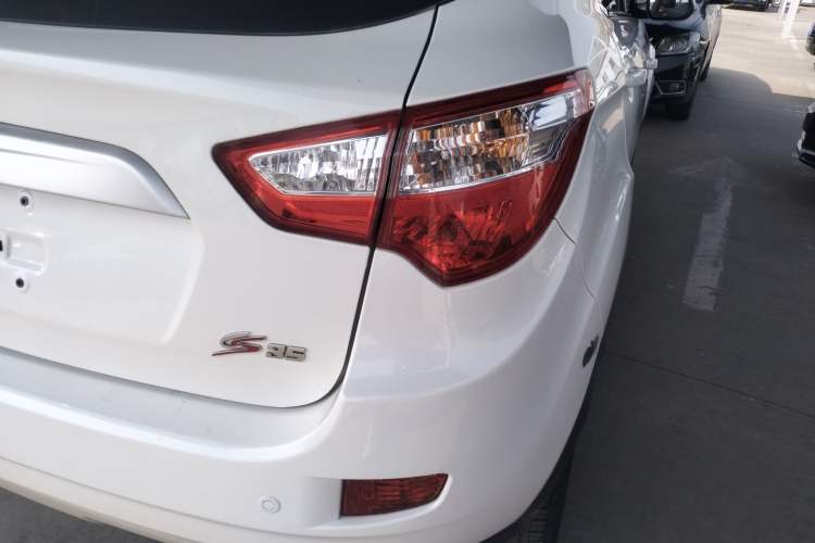 Used CHANGAN CS35 2016 1.6L Manual Luxury Model China V Standard