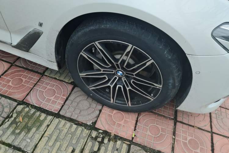 Used BMW 5 Series New Energy 2019 Updated Version 530Le Luxury Package Right Front Wheel Hub