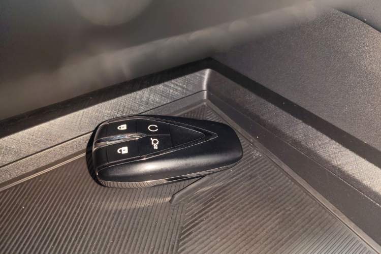 Used Changan UNI-V 2023 1.5T Prestige Model
