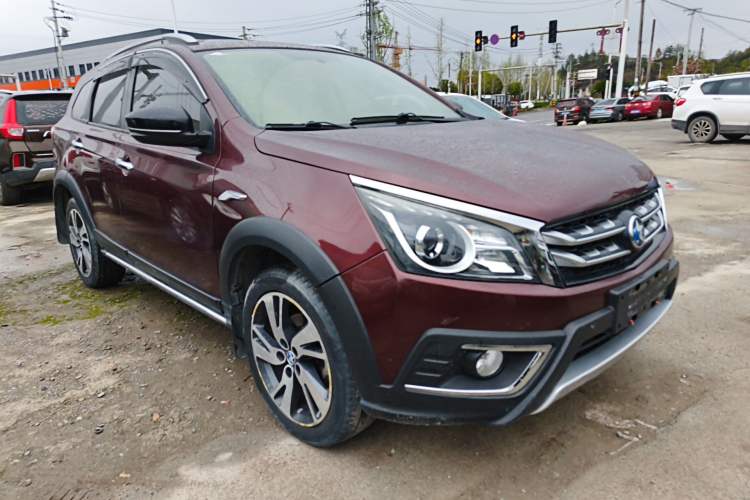 Used Venucia T70X 2016 2.0L CVT SmartFun Sport Edition
