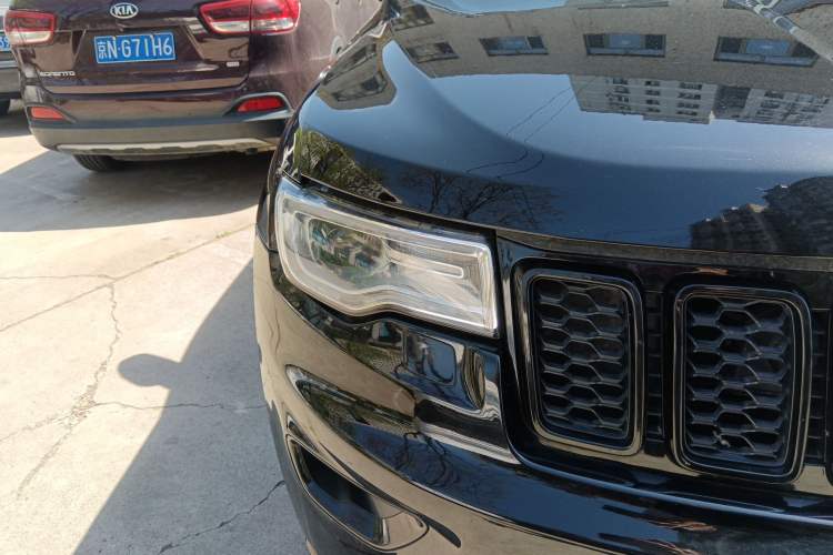 Used Jeep Grand Cherokee 2016 3.6L Luxury Navigation Edition Right Front Headlight