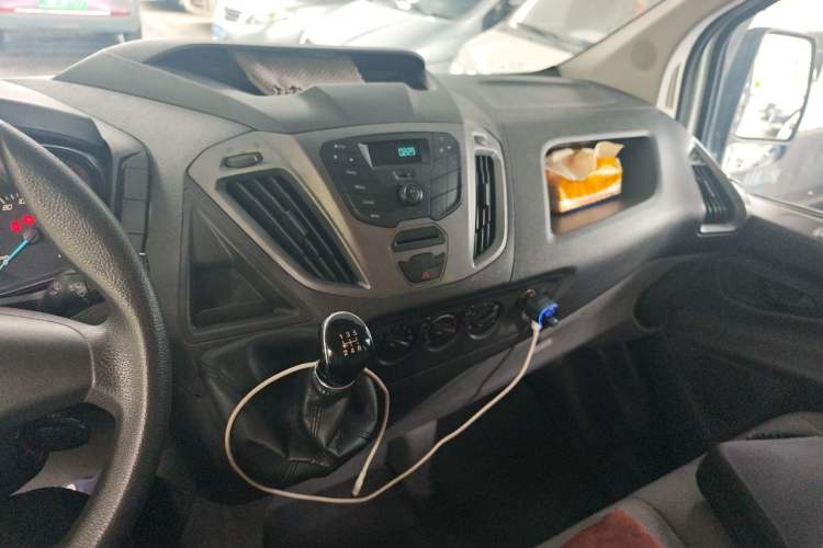 Used Ford Transit 2017 2.0T Diesel Multi-Function Commercial Vehicle Mid-Drive Mid-Roof China V Standard