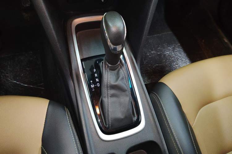 Used Chevrolet Monza 2021 320 Automatic Enjoyment Sunroof Edition Gear Lever