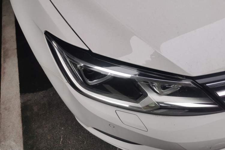 Used Volkswagen Lamando 2015 280TSI DSG Luxury Edition Right Front Headlight