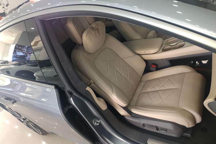 Used Nio ET7 2024 100kWh Executive Signature Edition Right Front Seat