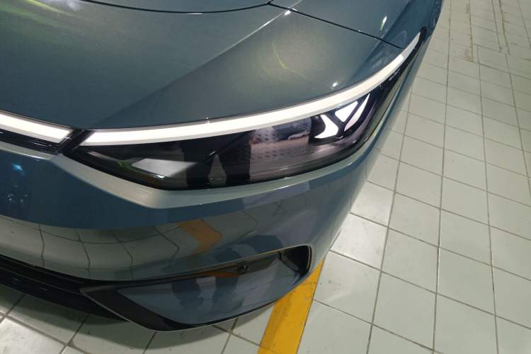 Used Volkswagen ID.7 VIZZION 2024 AIR model Left Front Headlight