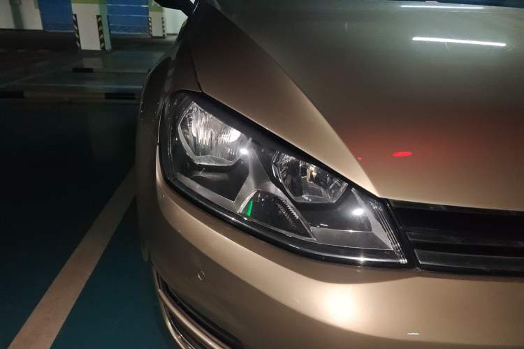 Used Volkswagen Golf 2017 1.6L Automatic Comfort Million-Vehicle Anniversary Edition
