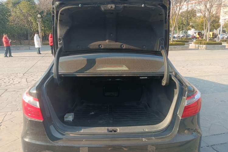 Used CHANGAN Raeton 2014 1.8T Automatic Prestige Anniversary Edition China V Standard Trunk