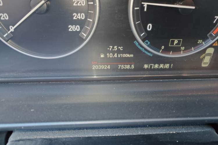 Used BMW 5 Series 2014 525Li Luxury Design Package Odometer Close Up