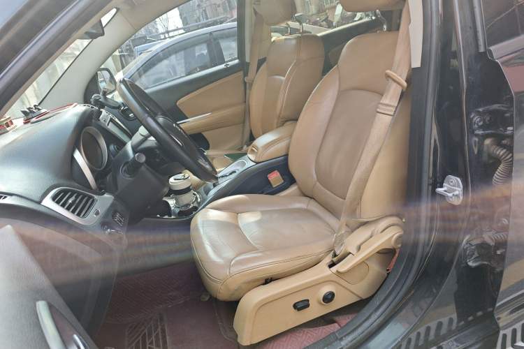 Used Dodge Journey 2013 2.4L Two-Wheel Drive Luxury Version