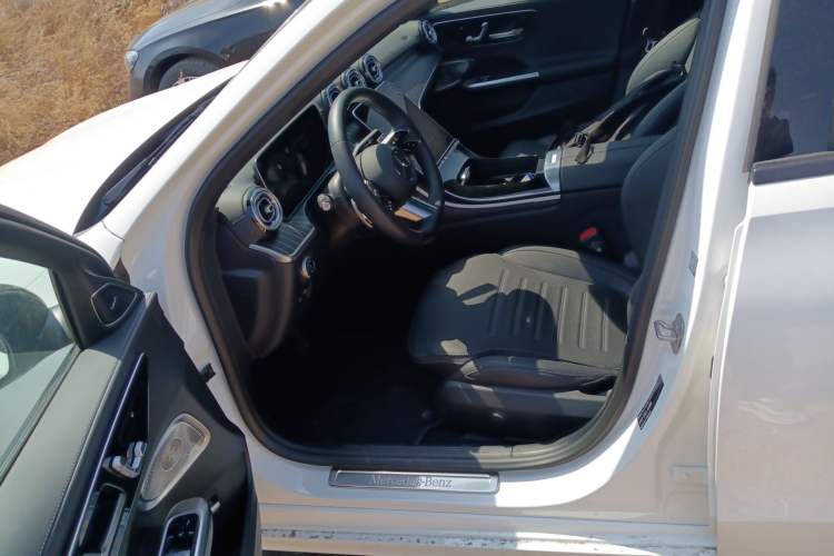 Used Mercedes-Benz C-Class 2024 Facelifted C-Class 260 L Night Edition Sports Version Left Front Seat