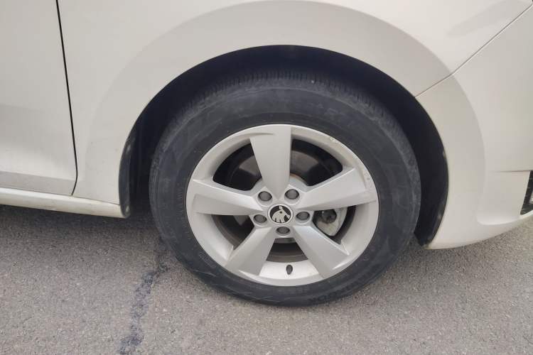 Used Skoda Rapid Spaceback 2014 1.6L Automatic Enjoyment Edition
