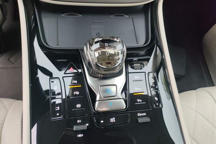 Used Denza D9 2024 DM-i 980 Four-Wheel Drive Flagship Model Gear Lever