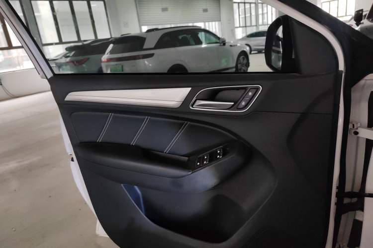 Used Roewe RX5 New Energy 2017 eRX5 50T Hybrid Connected Prestige Flagship Edition
