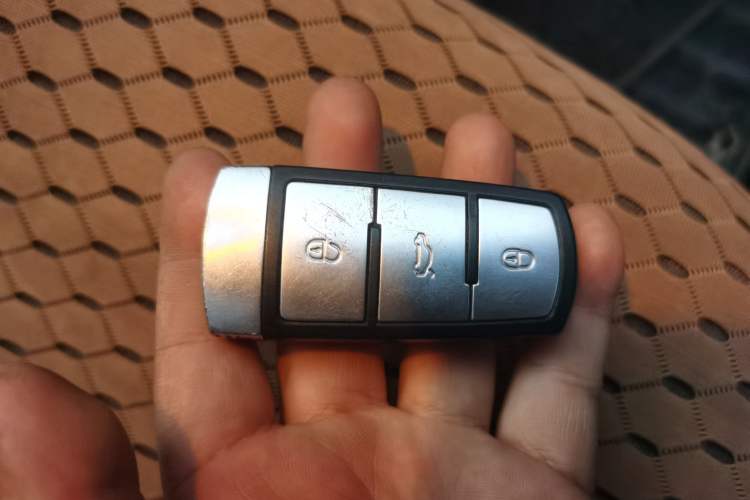 Used Volkswagen Magotan 2015 1.8TSI Luxury Model Vehicle Key