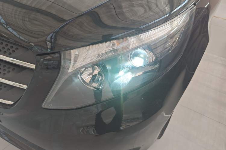 Used Mercedes-Benz Vito 2018 2.0T Elite Version 7 Seats China VI Emission Standard
