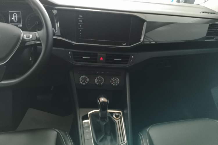 Used Volkswagen Tayron 2020 280TSI Two-Wheel Drive Comfort Connect Edition Audio And AC Panel