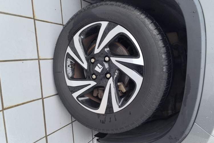 Used Baojun 510 2017 1.5L Automatic Luxury Model Left Front Wheel Hub