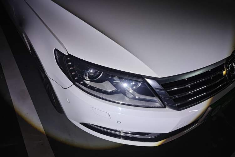 Used Volkswagen FAW-Volkswagen CC 2013 1.8TSI Luxury Model Right Front Headlight