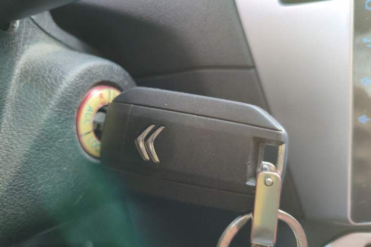 Used Citroen Elysee 2015 Zhishang Edition 1.6L Manual Fashion Model
