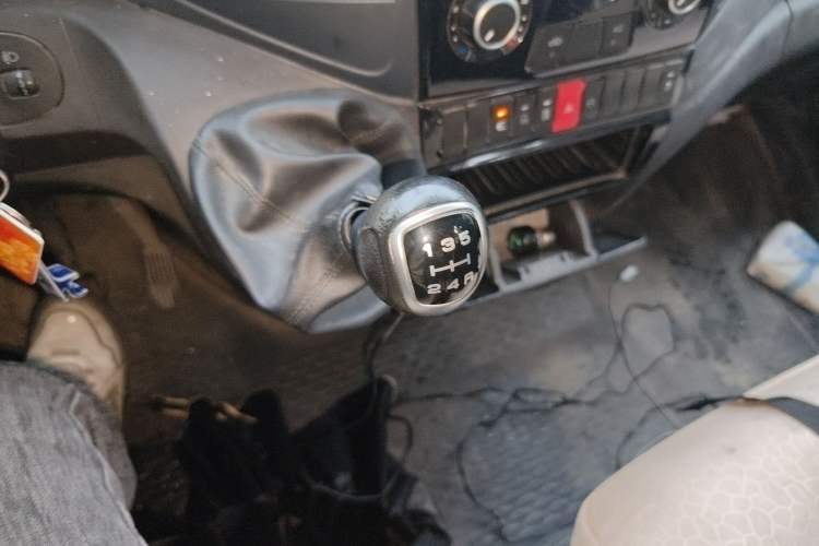 Used Iveco Eurocargo 2021 2.0T Manual Super-Rui Short Wheelbase Low-Roof Side-Hinged Door F1A Gear Lever