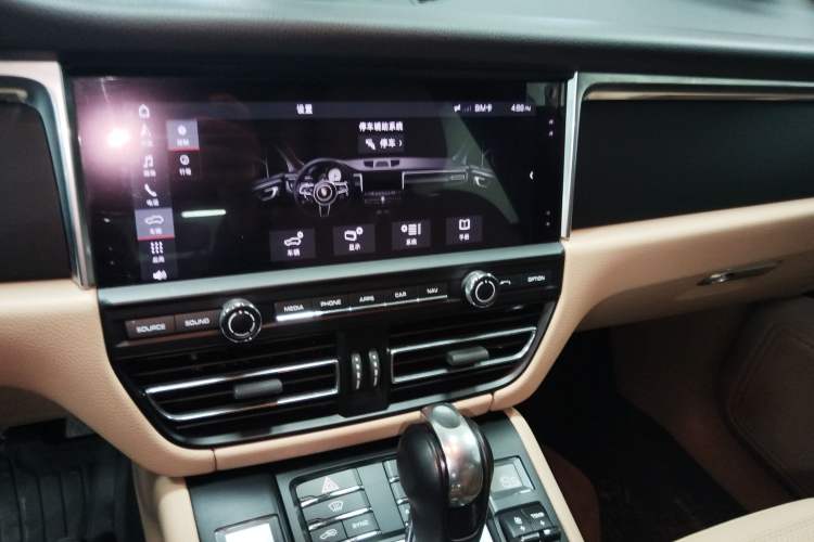 Used Porsche Macan 2018 Macan 2.0T Audio And AC Panel