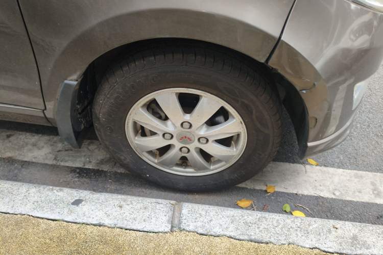 Used Wuling Hongguang 2014 1.5L S Standard Version Right Front Wheel Hub