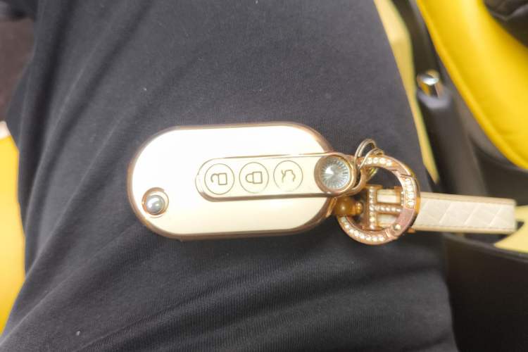 Used Wuling Hongguang MINIEV 2022 Macaron Premium Model – Lithium Ternary Battery Vehicle Key