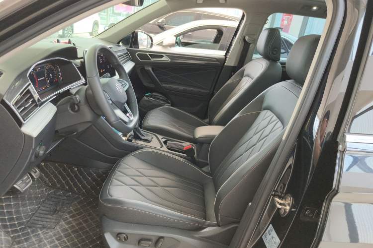 Used Volkswagen Tiguan L 2024 Outstanding Model 330TSI Automatic Two-Wheel Drive R-Line Dragon Glory Edition Left Front Seat