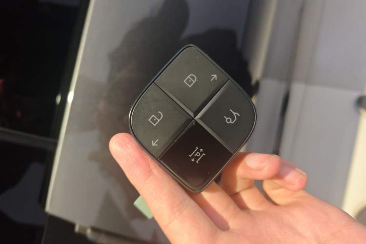 Used Lynk & Co 08 EM-P 2025 220 km All-Wheel-Drive Performance Halo
