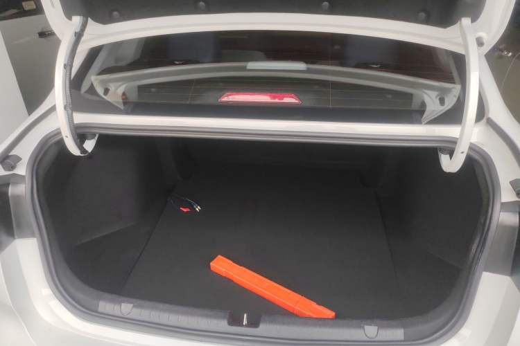 Used Geely Auto Emgrand 2022 4th Generation 1.5L CVT Flagship Model Trunk