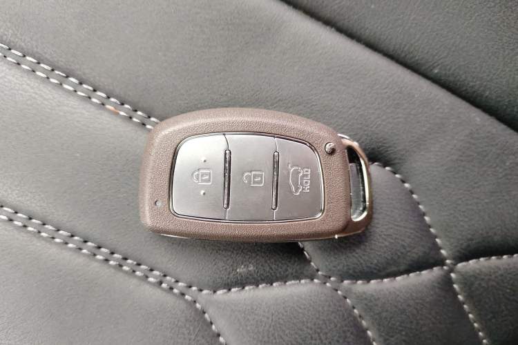 Used Hyundai Elantra (6th Generation / Lingdong) 2016 1.6L Automatic ZhiXuan – Elite Version