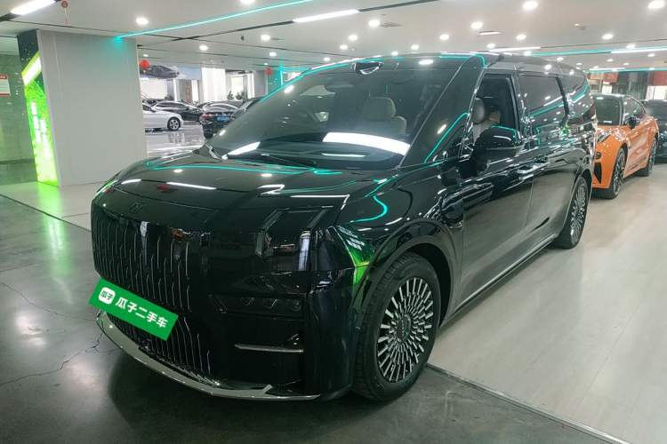 Used Zeekr 009 2024 7-Seater Walk-Through Version Four-Wheel Drive 108 kWh