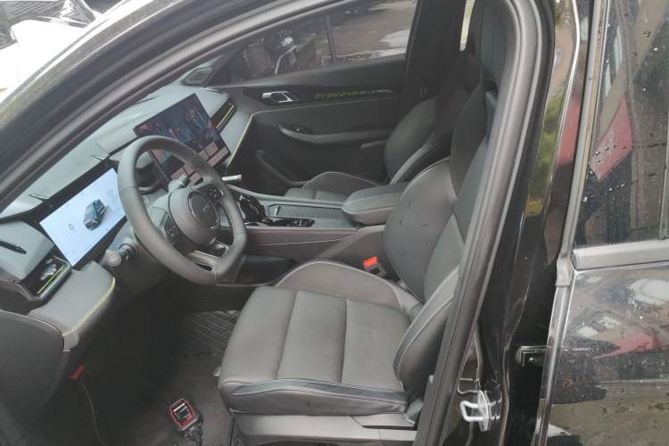 Used Lynk & Co 03 2025 1.5TD DCT Champion Edition Pro Left Front Seat