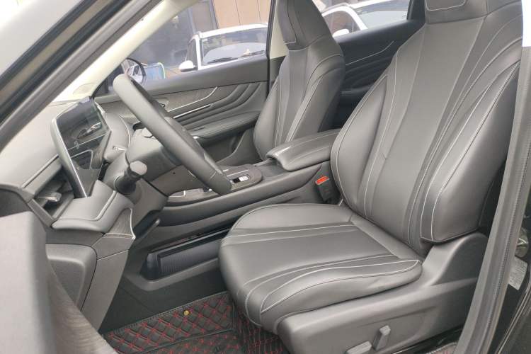 Used Venucia V 2022 260T Black Horse Edition · Idol Left Front Seat