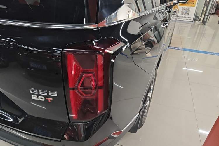 Used GAC Trumpchi GS8 2022 Linghang Series 2.0 TGDI Two-Wheel-Drive Luxury Smart Connectivity Version (7 Seats) Right Rear Taillight