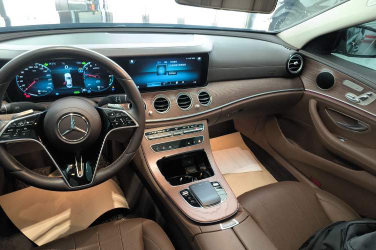 Used Mercedes-Benz E-Class New Energy 2023 E 350 e L Plug-in Hybrid Sedan
