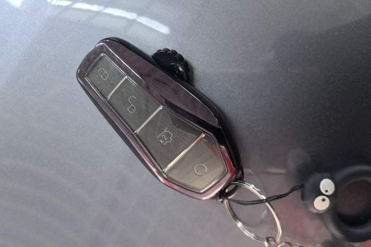 Used BYD Qin L 2025 DM-i Smart Drive 120KM Leading Model