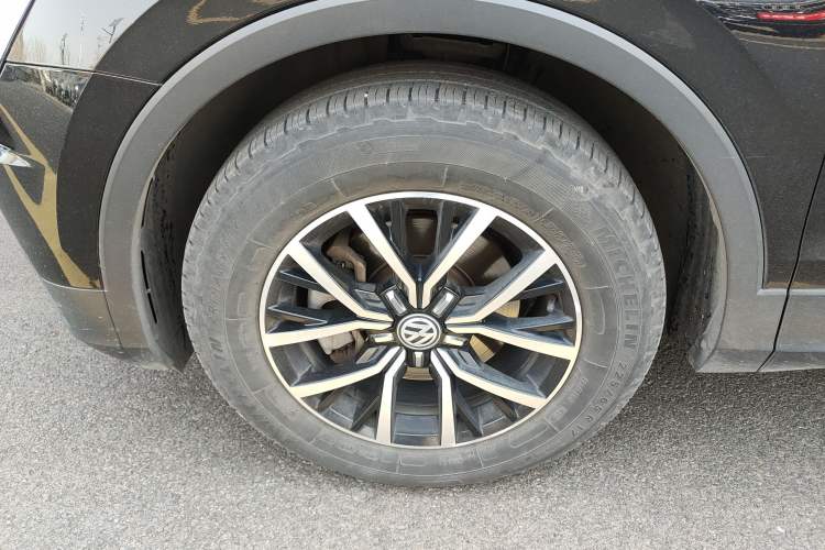 Used Volkswagen Tiguan L 2018 330TSI Automatic Two-Wheel Drive Luxury Edition Left Front Wheel Hub