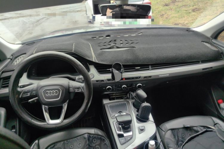 Used Audi Q7 2016 45 TFSI Technology Edition Center Console