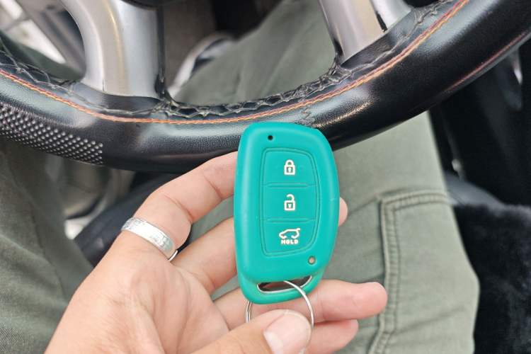 Used Hyundai ix35 2013 2.0L Automatic Two-Wheel Drive Smart GLS China IV Standard Vehicle Key