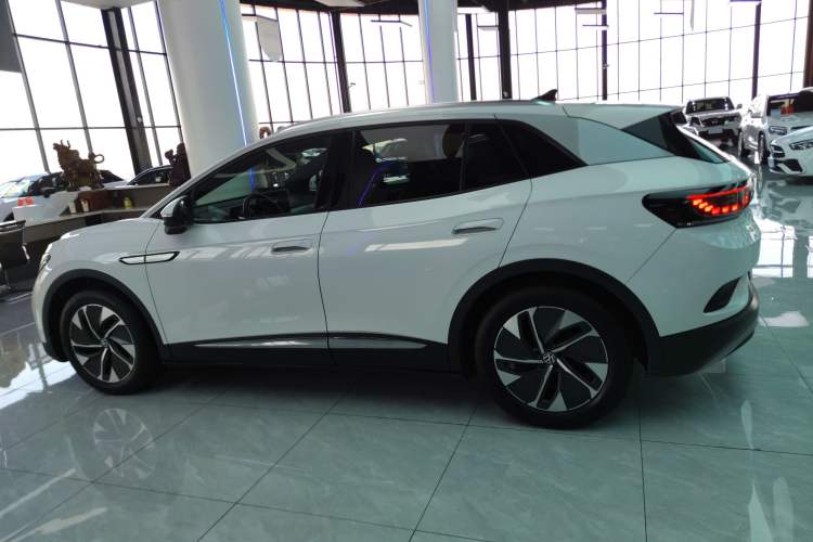 Used Volkswagen ID.4 CROZZ 2022 Long-Range PURE+ Edition
