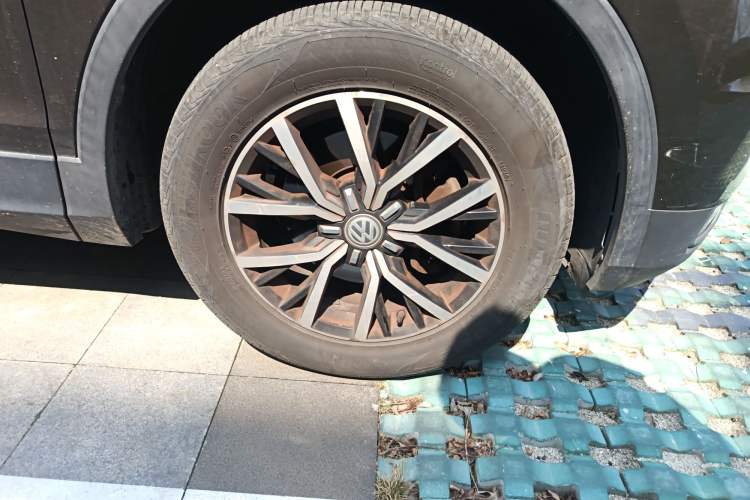 Used Volkswagen Tiguan L 2017 330TSI Automatic Two-Wheel Drive Luxury Edition