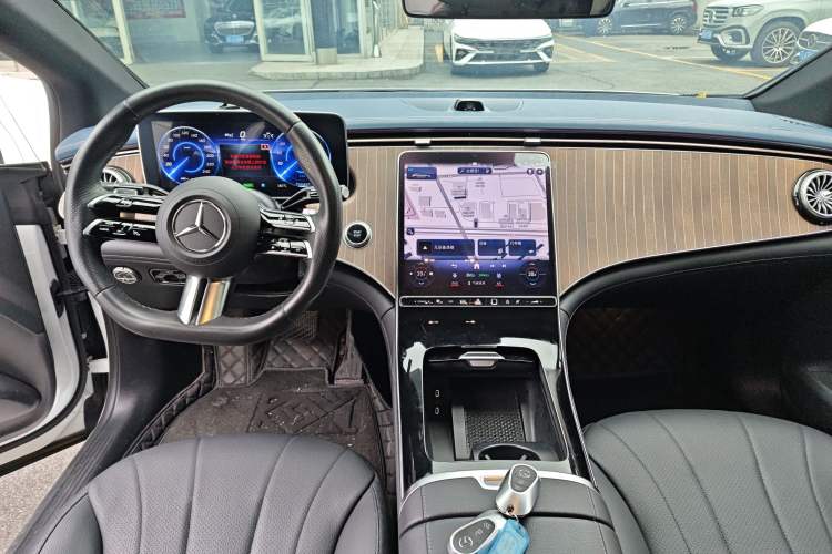 Used Mercedes-Benz EQE 2022 350 Pioneer Edition Center Console