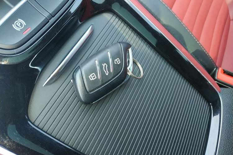 Used MG HS 2018 30T Automatic Two-Wheel Drive Trophy Edition—High-Octane V-Model Vehicle Key