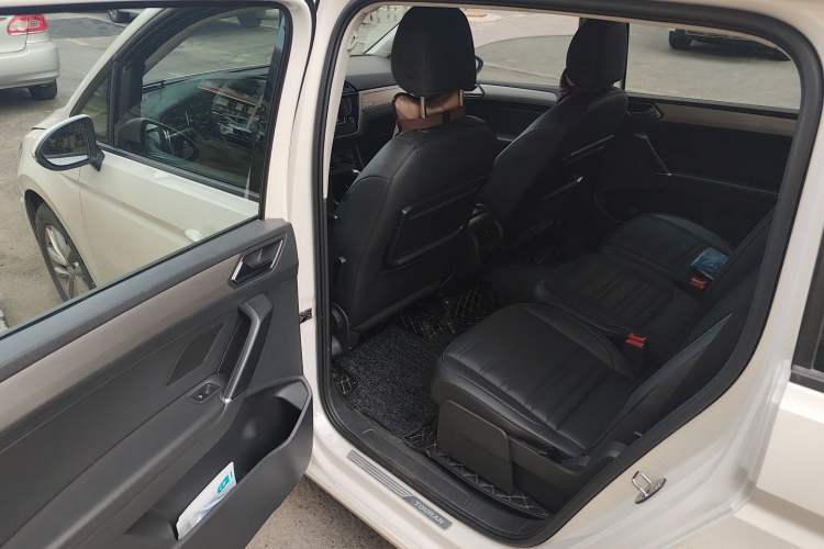 Used Volkswagen Touran 2016 Volkswagen Touran L 280TSI DSG Comfort Edition
