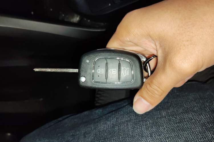 Used Hyundai Santa Fe 2013 2.4L Automatic 2WD Comfort Edition Vehicle Key