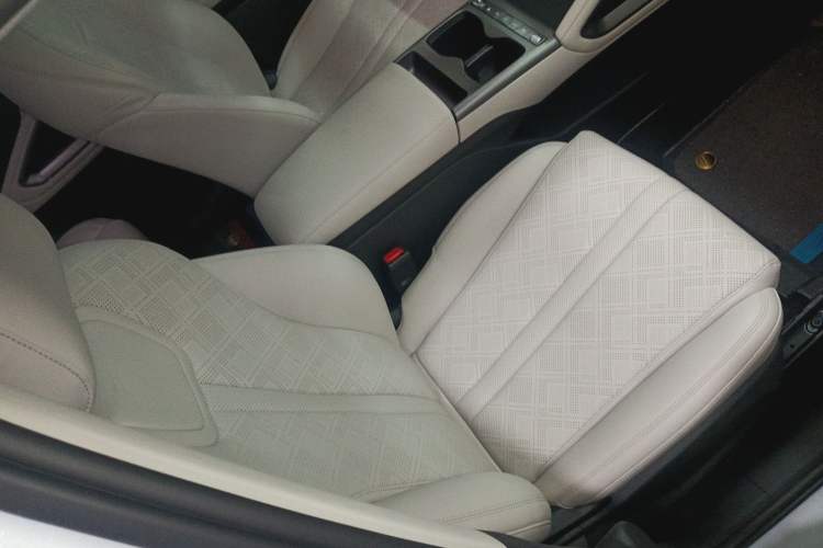 Used BYD Yuan UP 2025 Intelligent Driving Version 401 KM Dynamic Edition