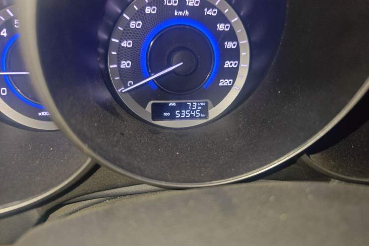 Used CHANGAN Eado 2015 1.6L Manual Luxury Model China IV Standard Odometer Close Up